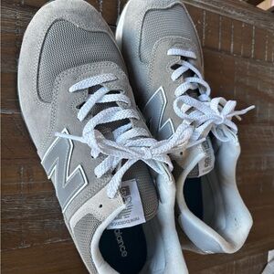 New Balance Men's Sneakers in Gray and White